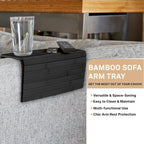 Plateau en bambou noir sur un canapé