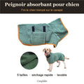 Peignoir absorbant pour chien porté par un labrador
