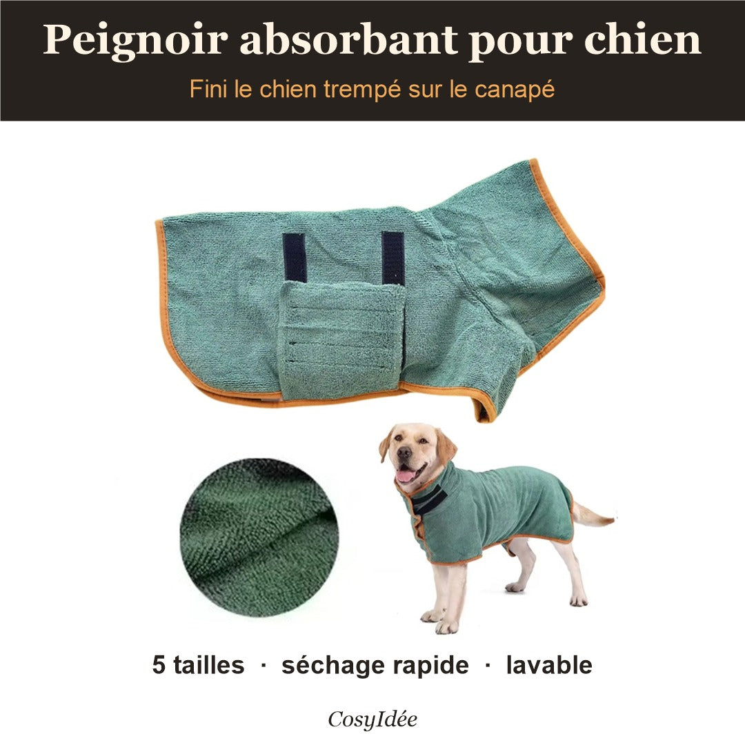Peignoir absorbant pour chien porté par un labrador