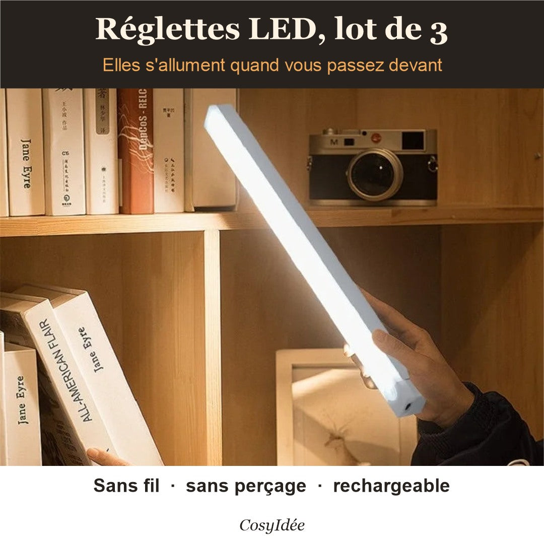 Réglette LED allumée sous une étagère